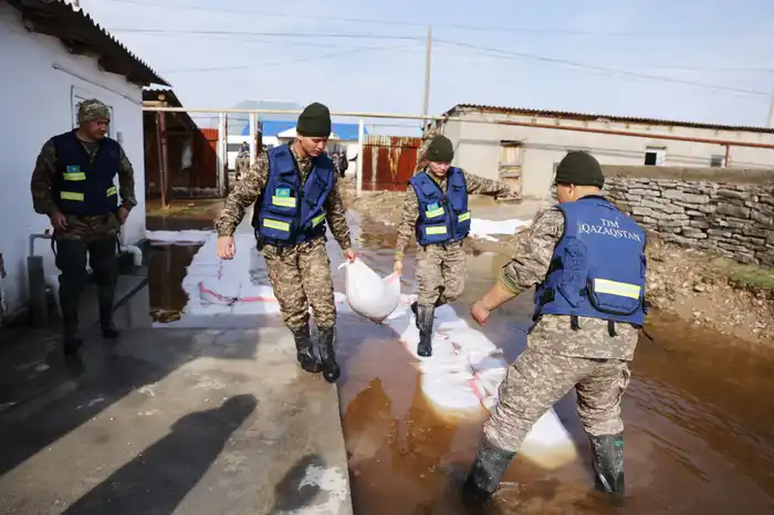 Ербол Карашукеев проверил противопаводковые работы в Таразе (9)