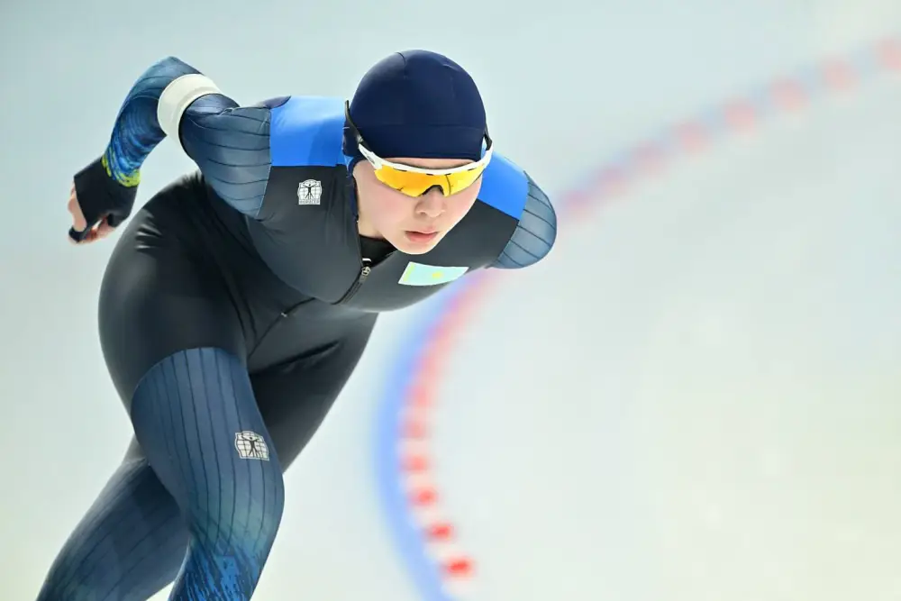 Кристина Шумекова завоевала золото на чемпионате мира по конькобежному спорту среди юниоров с личным рекордом Астане