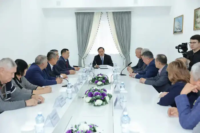 Карашукеев обсудил Конституцию с ветеранами Жамбыла Астане