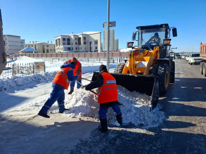 Около 1 700 единиц спецтехники задействовано в снегоуборочных работах в Астане (8)