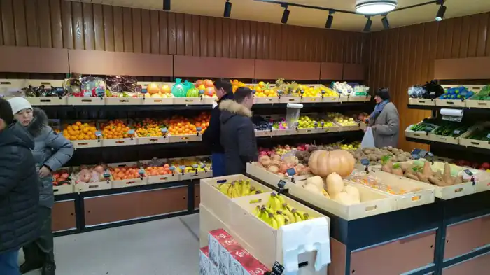 Заместитель акима Алматы проверил подготовку к расширению городских ярмарок и модернизации социальных павильонов (2)