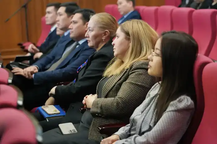 Обсуждение социальных гарантий госслужащих: как встречи с АО "ЕНПФ" влияют на профессиональную компетентность Астане