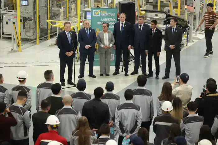 Коллектив завода Kia Qazaqstan поддерживают проект Новой Конституции (3)