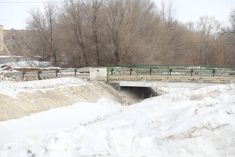 В областном центре активно ведутся берегоукрепительные работы и подготовка к паводку (3)