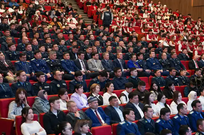 ЦИФРЛАНДЫРУ ЖӘНЕ ЖАСАНДЫ ИНТЕЛЛЕКТ: ТҮРКІСТАНДА ҚАРЖЫЛЫҚ ҚАУІПСІЗДІК МӘСЕЛЕСІ ТАЛҚЫЛАНДЫ (2)