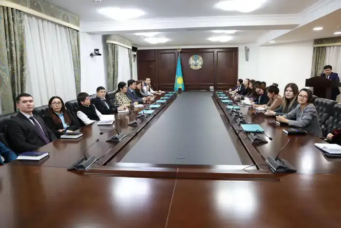 В рамках реализации программы правового всеобуча для сотрудников Аппарата Высшего Судебного Совета проведены очередные обучающие семинары, направленные на повышение профессионального уровня и правовой культуры государственных служащих (2)