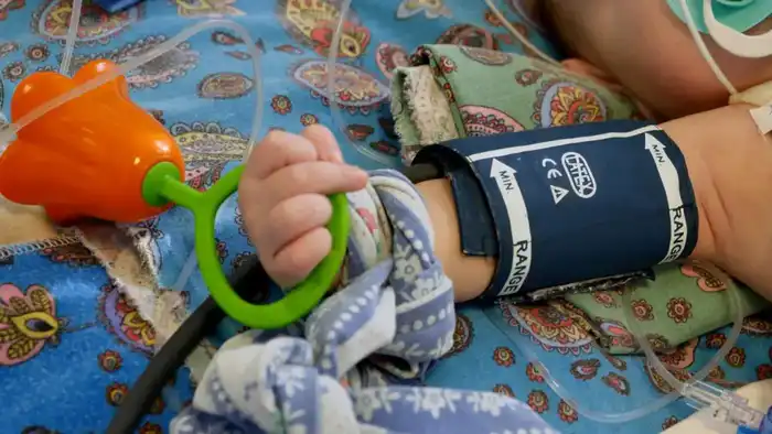 Дети продолжают поступать в столичные больницы с корью: врачи обратились к родителям (5)