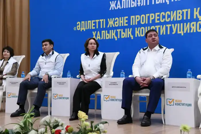 В Астане около 350 преподавателей и общественных активистов обсудили Конституционные реформы (6)