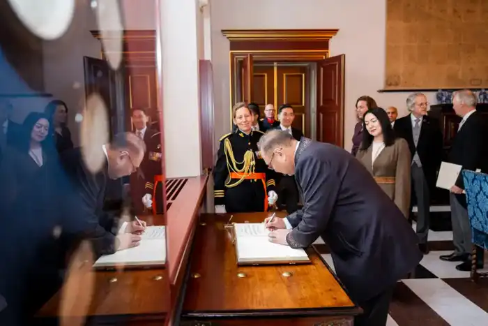 Посол Казахстана вручил верительные грамоты Королю Нидерландов (2)