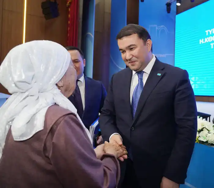 НУРАЛХАН КУШЕРОВ ВСТРЕТИЛСЯ С ЖИТЕЛЯМИ ГОРОДА ТУРКЕСТАНА И ОБСУДИЛ АКТУАЛЬНЫЕ ВОПРОСЫ (5)