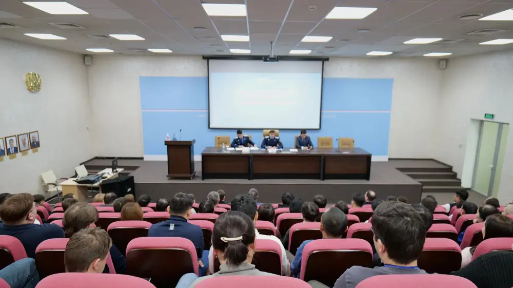 «Закон и порядок»: встречу по повышению правовой грамотности работников провели на столичном предприятии (3)