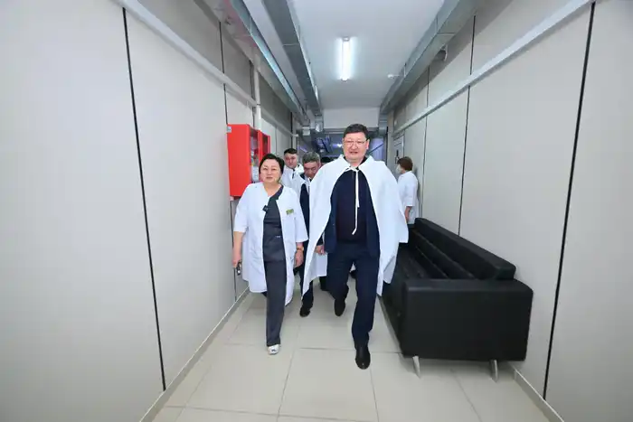 В Центральной районной больнице Аксуатского района проводится капитальный ремонт (7)