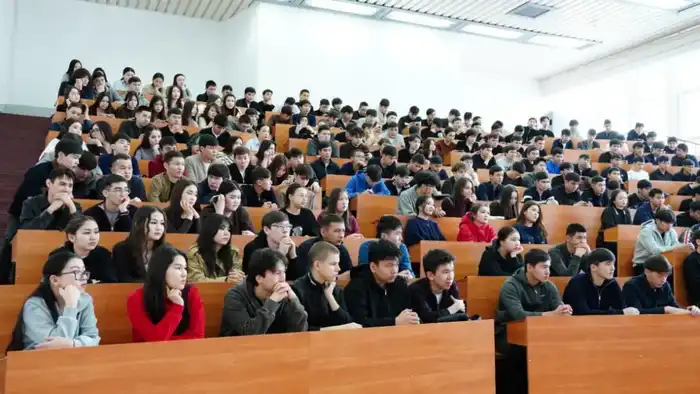 Обсуждение мер защиты женщин от насилия на встрече в университете Астане