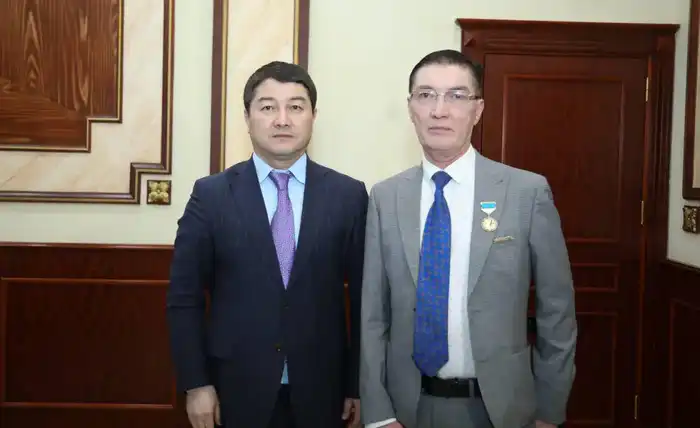 Аким Мангистауской области обсудил конституционные реформы РК с представителями культуры и СМИ (7)