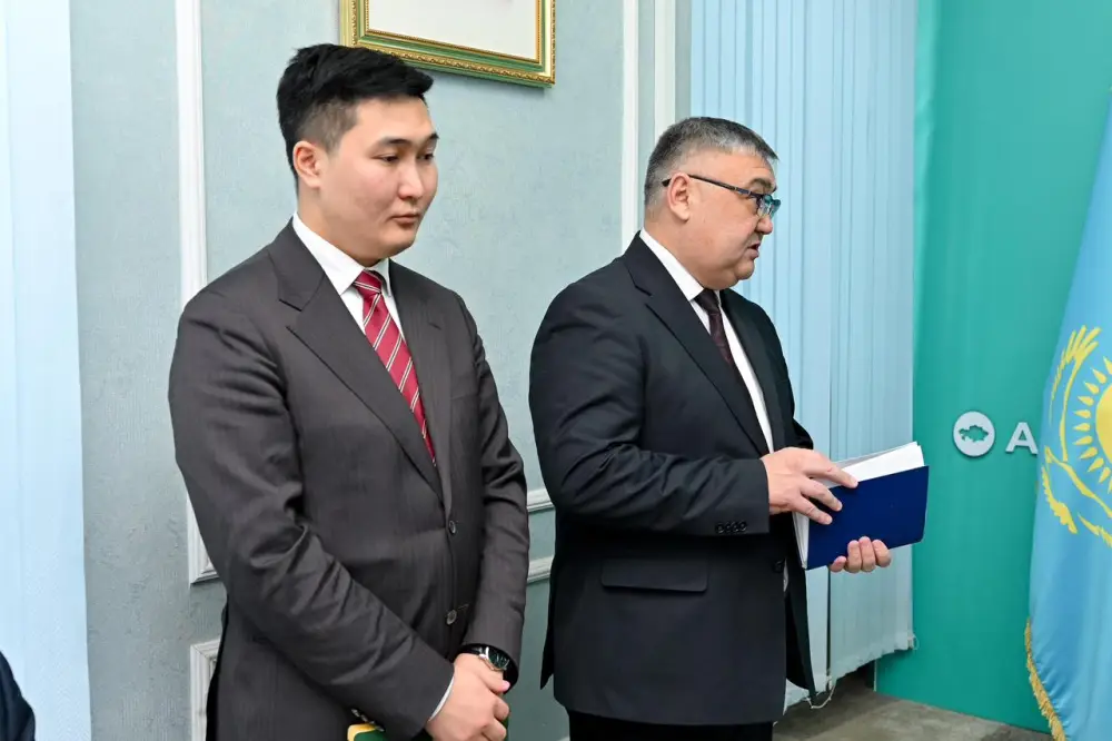 Аким области провел прием граждан по личным вопросам (3)