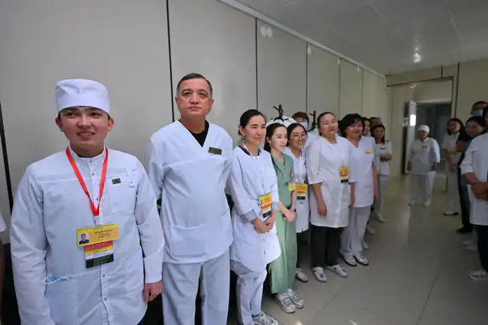 В Центральной районной больнице Аксуатского района проводится капитальный ремонт (2)