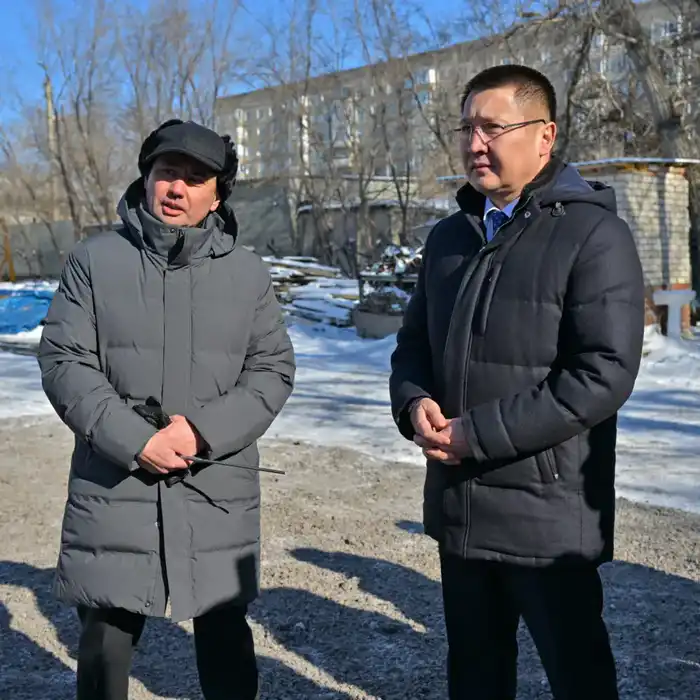 Аким области Асаин Байханов в рамках рабочей поездки посетил ряд инвестиционных объектов региона, ознакомился с ходом строительства гостиницы «Novotel», а также побывал на предприятиях центральной промышленной зоны областного центра (6)