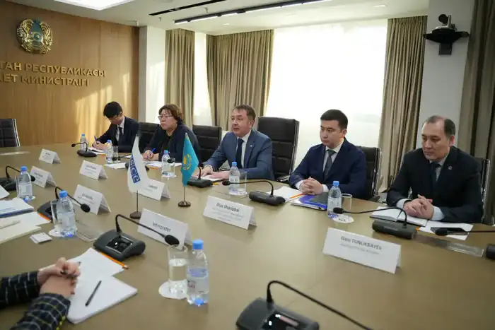 Обсуждение правовых реформ и подготовки к референдуму: встреча Ерлана Сарсембаева с Ульви Ахундлу Астане