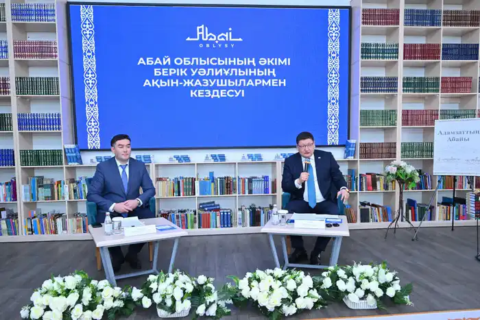 Поддержка культурных инициатив и обсуждение конституционных реформ на встрече акима области с поэтами и писателями Астане