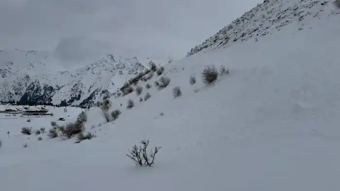 МЧС Казахстана предупреждает о лавинной опасности в горах (3)