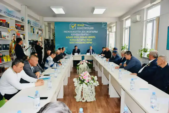Круглый стол в Сарыагаше: Обсуждение новой Конституции Казахстана Астане