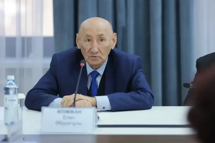 Свет идей: Ербол Карашукеев и творческая интеллигенция обсуждают будущее Конституции Казахстана Астане