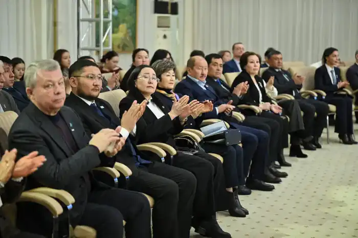 Председатель Сената Парламента Маулен Ашимбаев на встречах с жителями ВКО разъяснил значение новой Конституции (7)