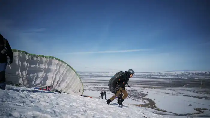 Зимнее небо Жетісу собрало парапланеристов из 6 стран (3)