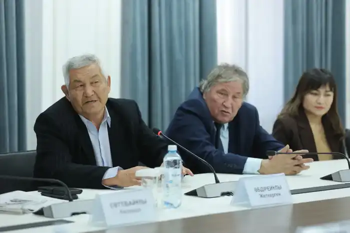 Ербол Карашукеев встретился с представителями творческой интеллигенции (3)