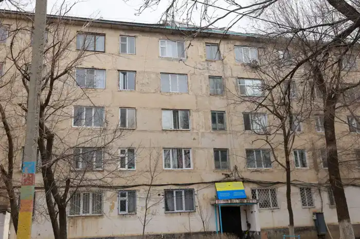 Ербол Қарашөкеев Жаңатас қаласындағы қатты желден зардап шеккен нысандарды аралады (8)