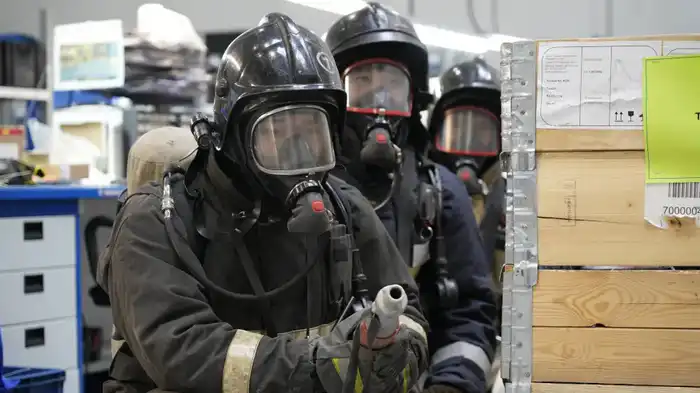 Пожарно-тактические учения МЧС подчеркивают важность готовности к чрезвычайным ситуациям в местах с массовым пребыванием людей Астане