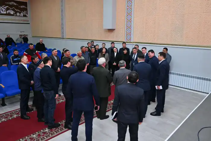 Обсуждение вопросов инфраструктуры и здоровья в селе Жантикей с акимом области Астане