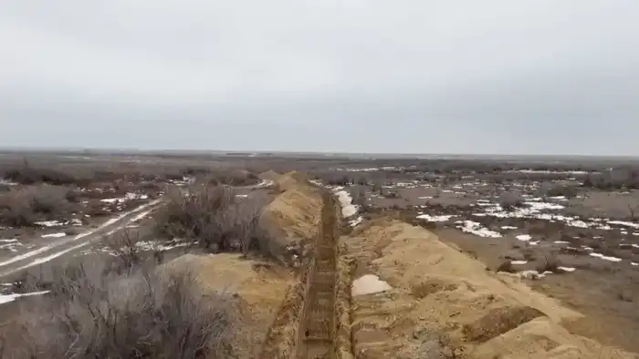 Первая за 10 лет очистка каналов проводится в Сарысуском районе Жамбылской области для обеспечения водой местных крестьянских хозяйств (2)