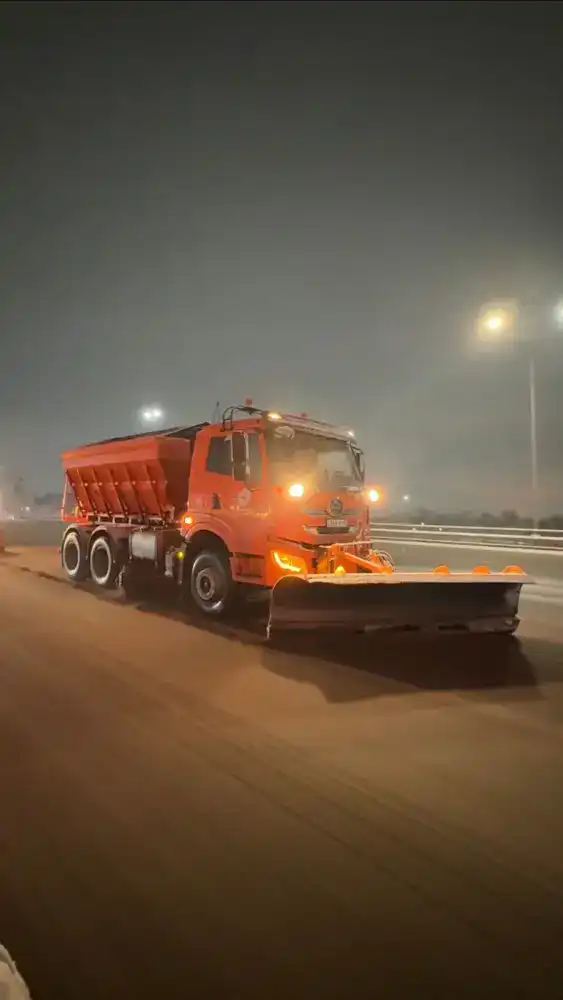 Коммунальные службы Алматы эффективно справились с ледяным дождем, обеспечивая безопасность на дорогах Астане