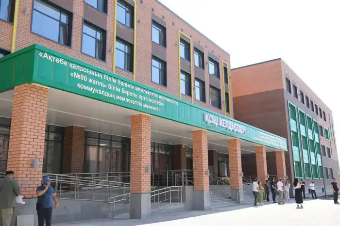 Актив Хромтауского района и трудовые коллективы выразили поддержку проекту новой Конституции (9)