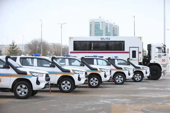 В Актобе службе по чрезвычайным ситуациям вручили ключи от новой техники (5)