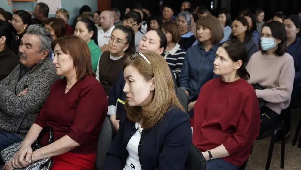 В СЕМЕЕ СОСТОЯЛАСЬ ВСТРЕЧА С КОЛЛЕКТИВОМ ДВОРЦА ТВОРЧЕСТВА ПО ПРОЕКТУ КОНСТИТУЦИИ (5)