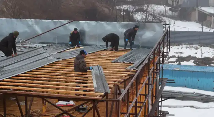 Снос незаконного трехэтажного здания начался в микрорайоне Ерменсай Астане