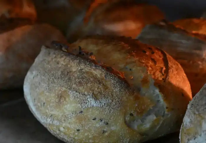 Бизнес с пылу-жару: в Жетісу молодой предприниматель наладил производство ремесленного хлеба (9)