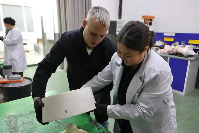 Инновационная технология фибробетона от Satbayev University: новое слово в снижении вибраций и шума в машиностроении Астане