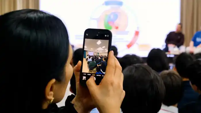 Силач вдохновляет подростков на выбор спорта в Астане Астане