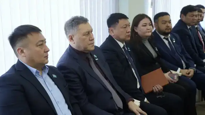 В МАСЛИХАТЕ ОБЛАСТИ АБАЙ ОБСУДИЛИ ПРОЕКТ НОВОЙ КОНСТИТУЦИИ (7)