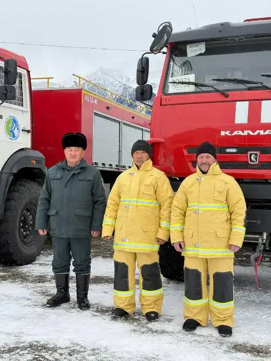 Передача новой противопожарной техники в Катон-Карагайский национальный парк для повышения безопасности и борьбы с лесными пожарами Астане
