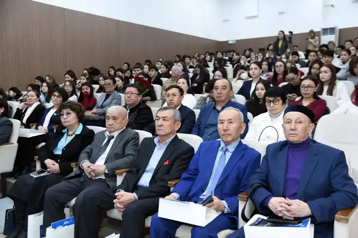 Состоялся международный научный симпозиум, посвященный 110-летию Кайыма Мухамедханова (4)