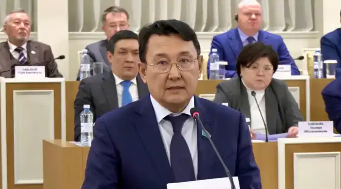 Председатель маслихата области Абай Шалкар Байбеков выступил на заседании Комиссии по конституционной реформе (3)