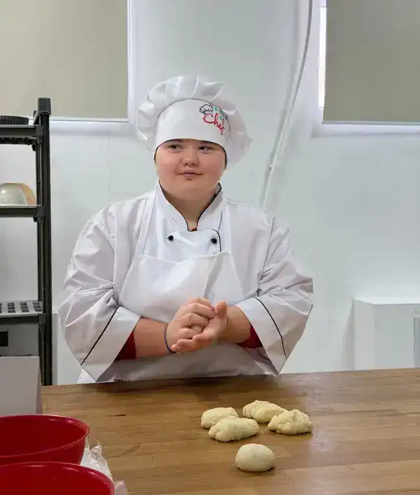 Инклюзия в действии: в Карагандинской области подростки с особыми потребностями осваивают профессию кондитера (10)