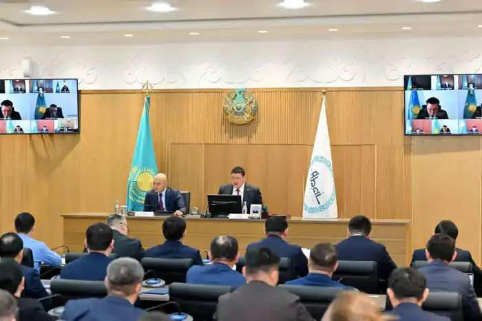 Алибек Куантыров обсудил инвестиционные проекты на заседании штаба в Абайской области Астане