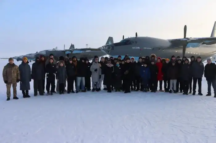 Будущие защитники Отечества ознакомились с деятельностью авиационной базы Национальной гвардии (2)