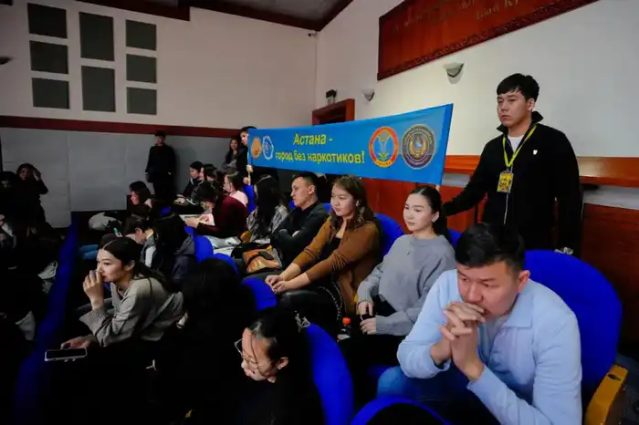 «Закон и порядок»: в Астане прошла профилактическая акция для студентов (10)