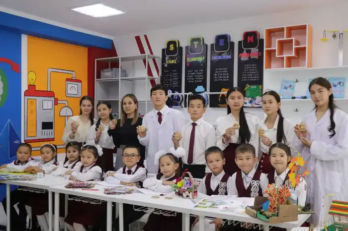 Школьники Рудного участвуют в международной акции по сбору макулатуры «Таза Қазақстан» Астане